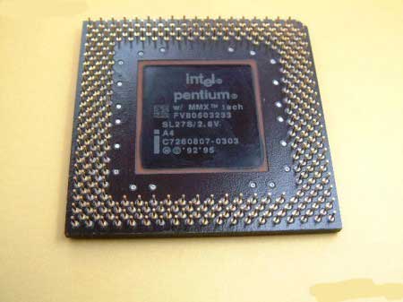 Intel Pentium 233 MMX socket 7 CPU. FV80503233. SL27S/2.8V